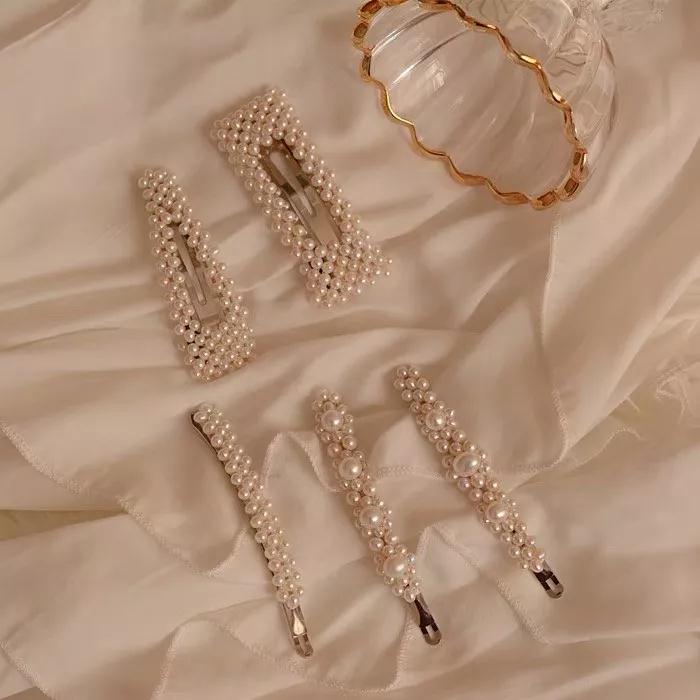 Recently, pearls have become stuck. Girls who know how to wear pearls are too temperamental.